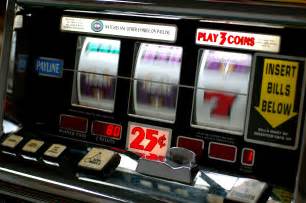 Terzigno, perde tutti i soldi alle slot machine e sfascia il centro scommesse