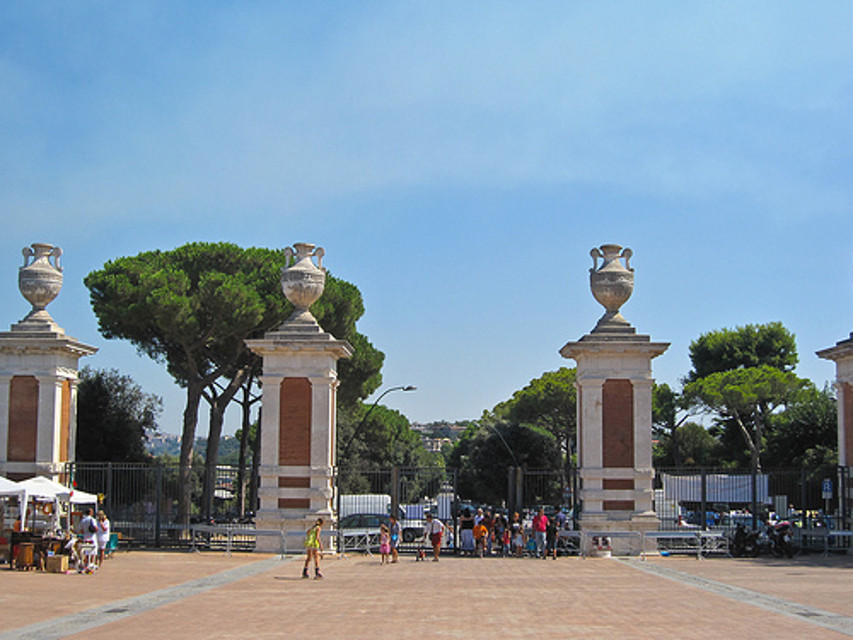 Napoli, posta una ginestra presso la tomba di Giacomo Leopardi