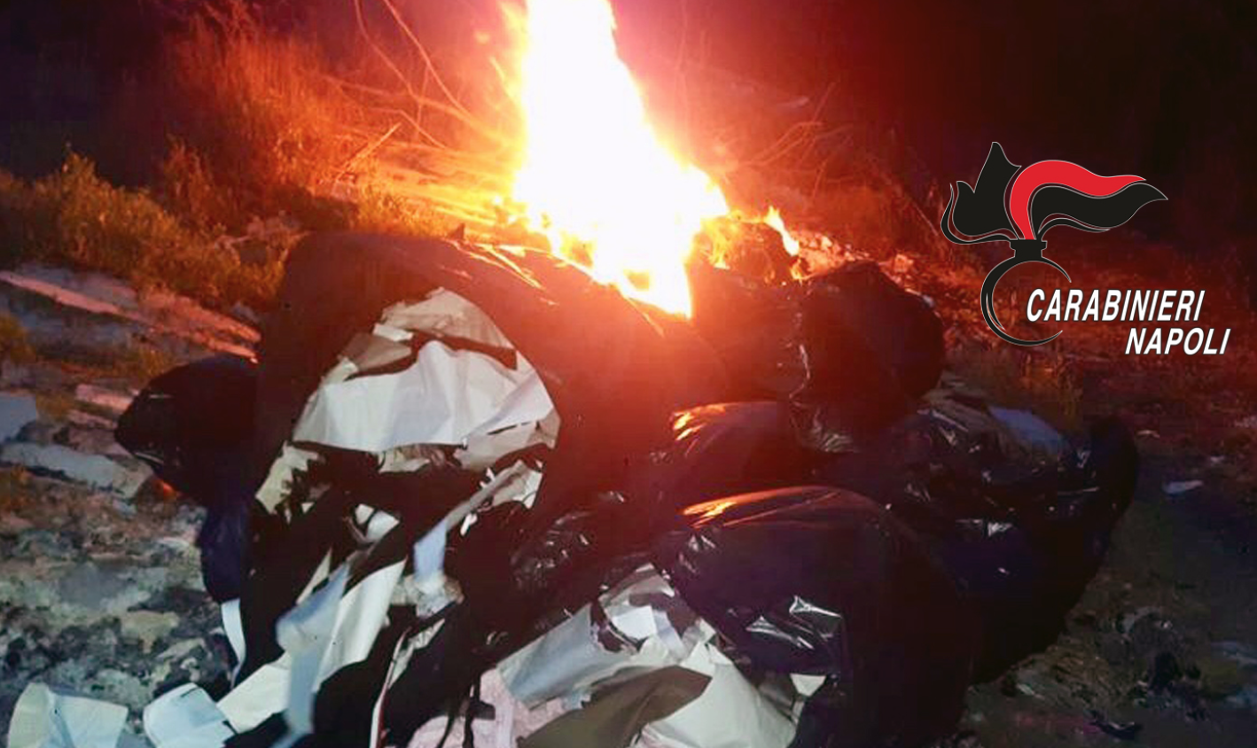 Incendiano rifiuti nel Parco Nazionale del Vesuvio: arrestati