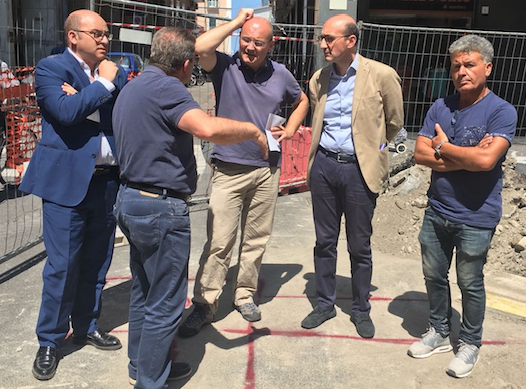 Castellammare. Lavori al collettore fognario, Pannullo e Casillo fanno visita al cantiere: consegna a metà luglio