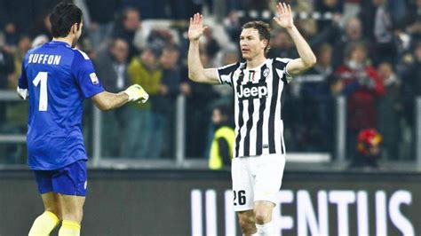 Juventus, Buffon e Lichtsteiner salutano ufficialmente i colori bianconeri: “Emozioni indelebili”
