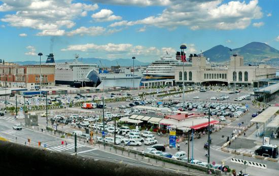 Napoli, a breve l’inizio dei lavori al Molo Beverello