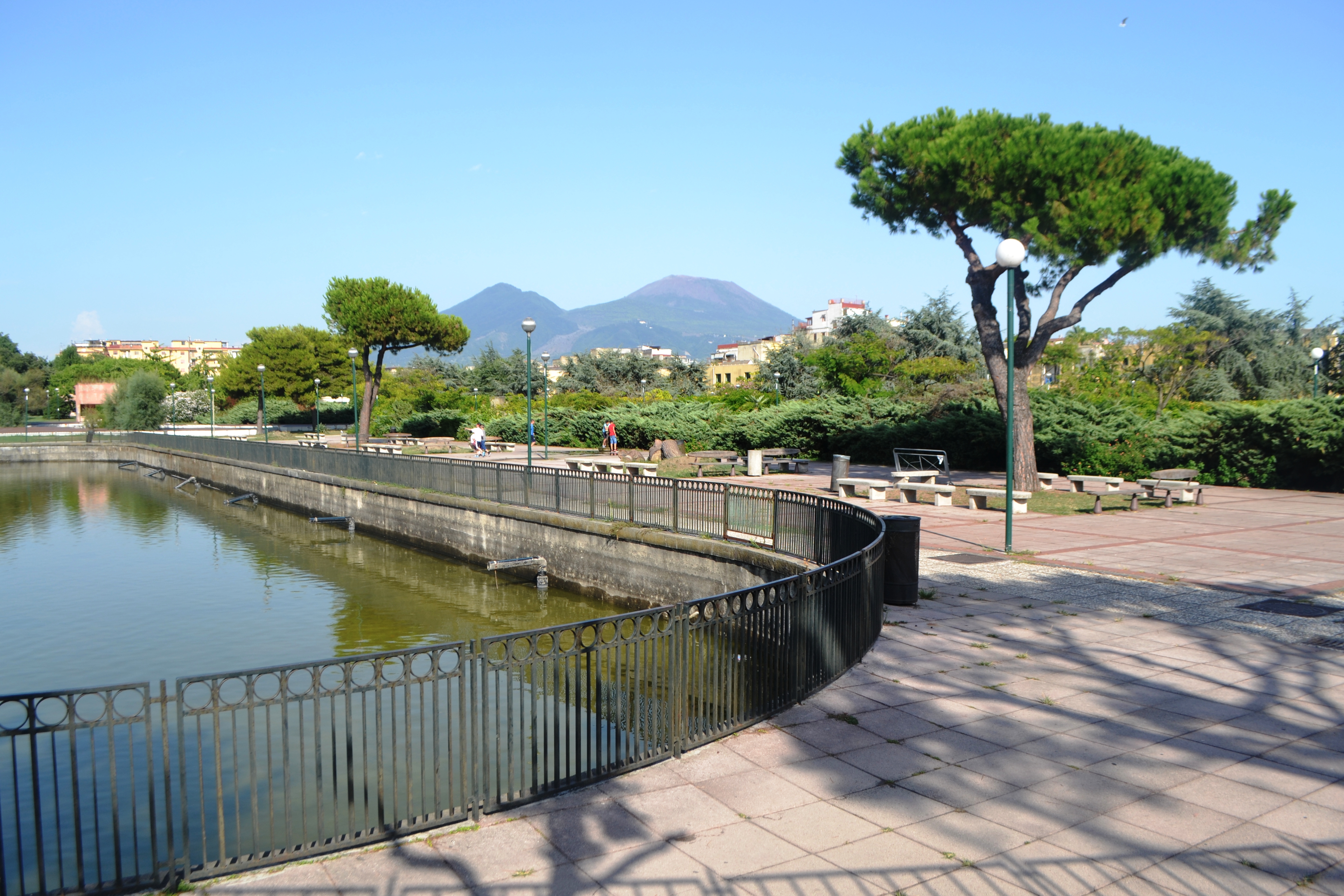 Atti di vandalismo al Parco Troisi: alcuni ingressi saranno chiusi