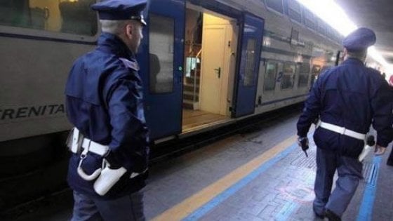 Napoli. Ruba una valigia di una turista diretta a Sorrento: denunciato giovane rumeno