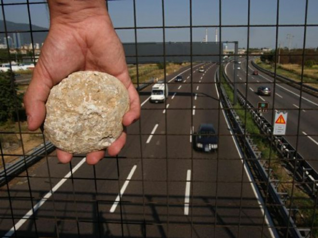 Salerno-Reggio Calabria: è stato un bimbo Rom a lanciare sassi in autostrada