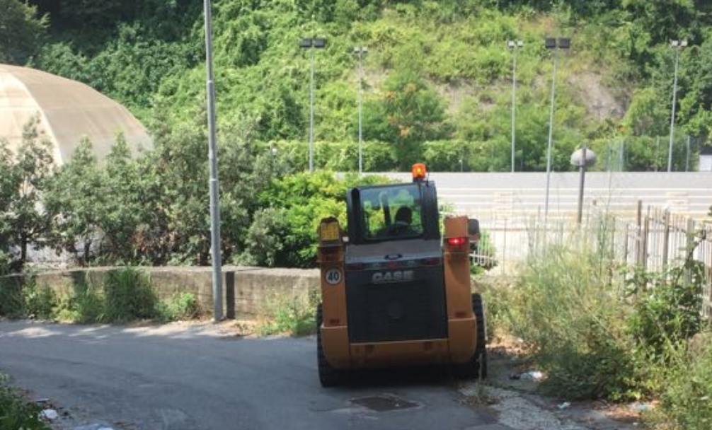 Castellammare. Cimmino:”Da lunedì al via la scerbatura delle aree di via Napoli, stiamo studiando soluzioni per garantirne la manutenzione ordinaria”
