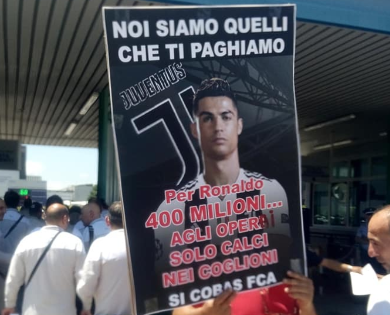 Ronaldo alla Juve, protesta degli ex operai FIAT di Pomigliano