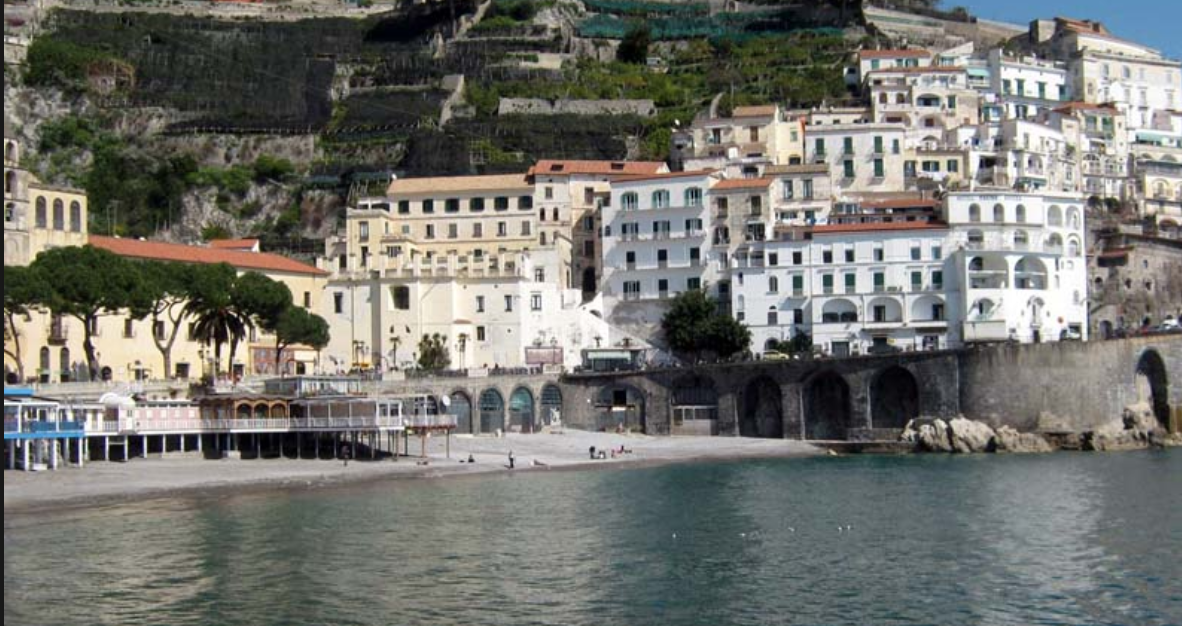 Amalfi. “Congelato” il sequestro dei lidi balneari