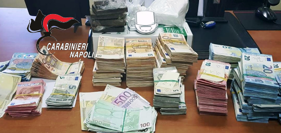 Droga e 134mila euro in contante: arrestati padre e figlio a Portici