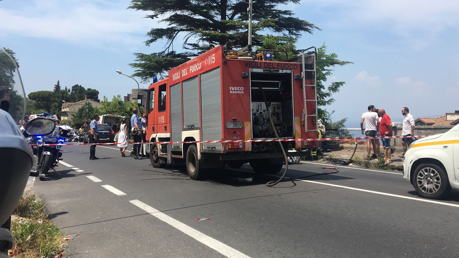 Castellammare. Incidente in via panoramica: più di tre feriti, uno grave