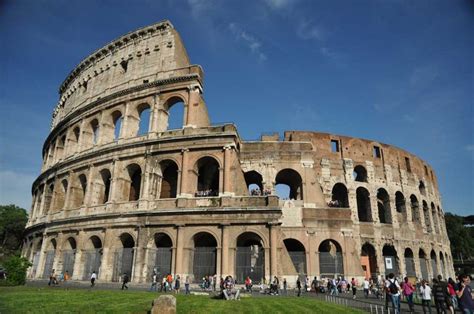 Roma. Falso allarme bomba davanti al Colosseo