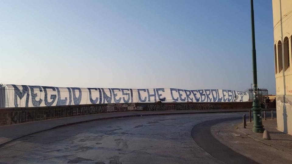 Napoli, la rabbia e la contestazione contro ADL in città: “Meglio cinesi che cerebrolesi”(FOTO)