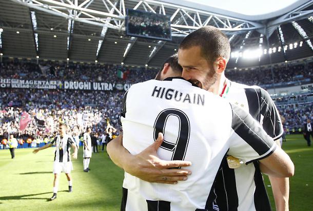 Juventus, dopo gli elogi adesso le critiche: perché “regalare” Higuain al Milan?