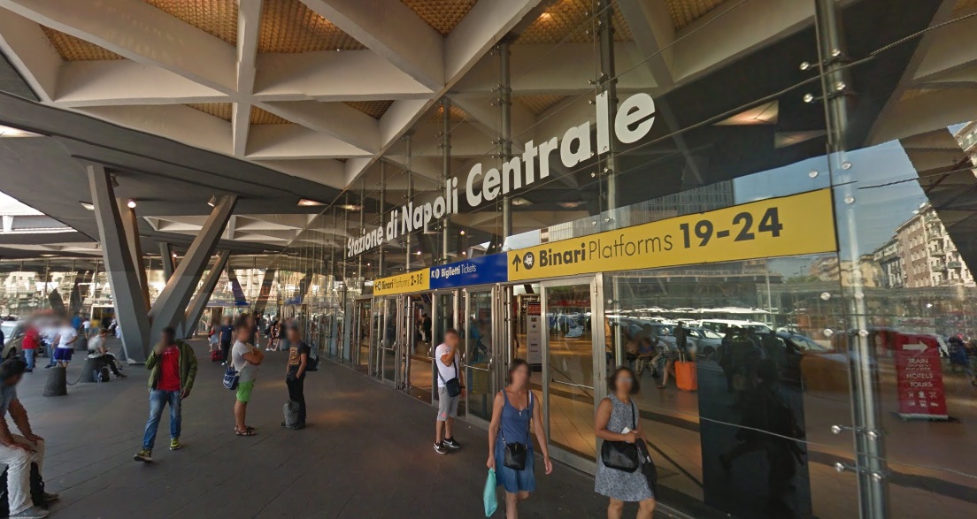 Napoli. Rapina una turista alla Stazione Centrale: inseguito e arrestato 36enne
