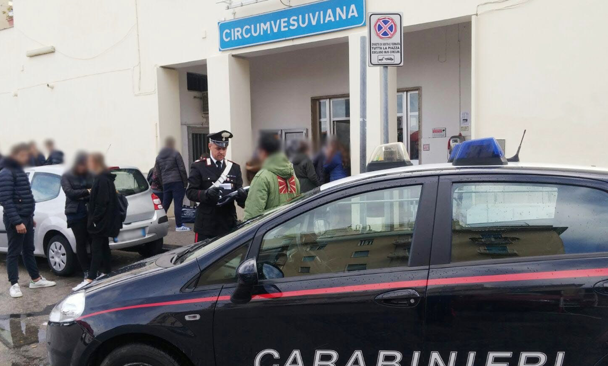 Pompei. Si oppone al controllo dei carabinieri in Circum: preso 27enne rom