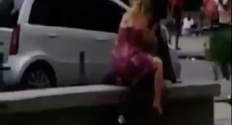 Sesso in strada su una panchina: arrestati