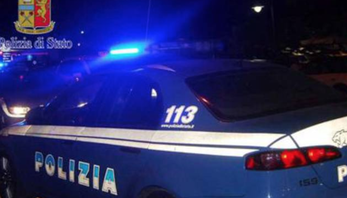 Poliziotto libero dal servizio fa arrestare due ladri