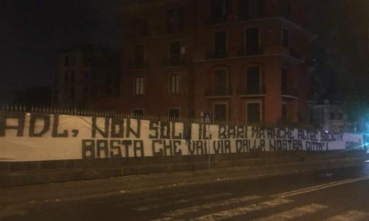Napoli, De Laurentiis compra il Bari e la contestazione continua