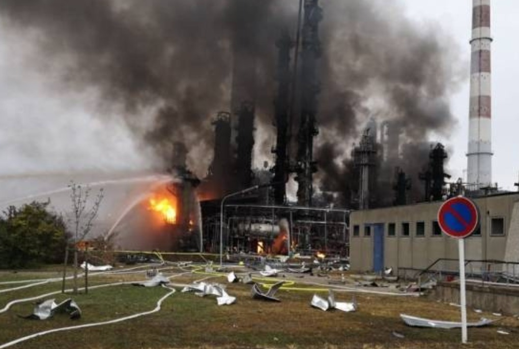Incendio ed esplosione in raffineria, 1800 evacuati