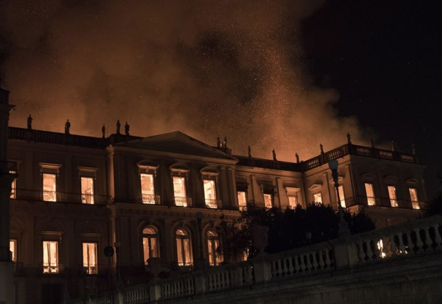 Maxi incendio di Rio, distrutti anche i tesori di Pompei