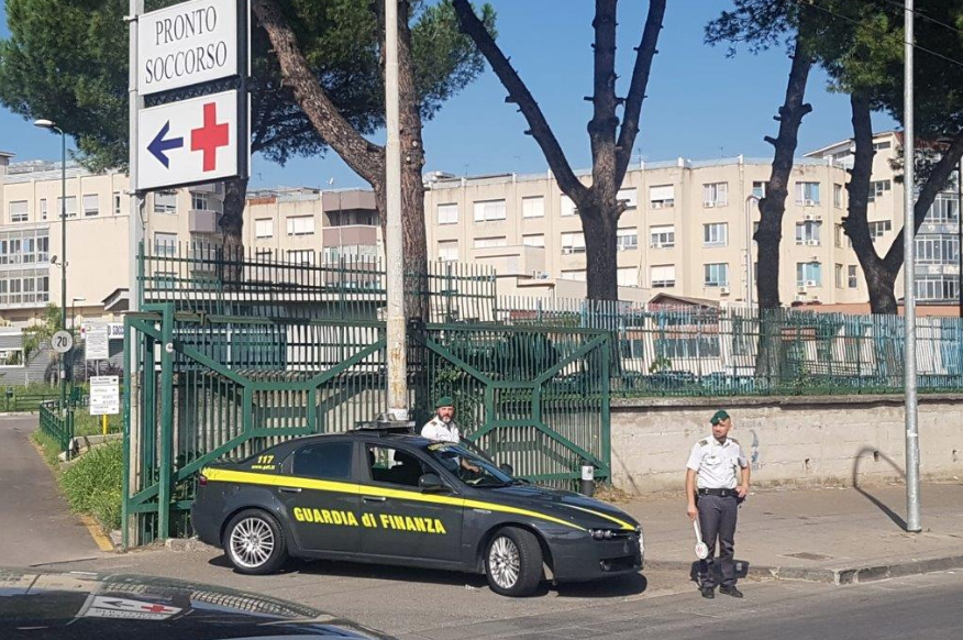 Rubava farmaci dall’ospedale di Aversa, denunciato infermiere 45enne