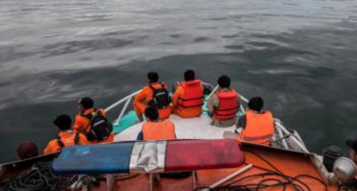 Indonesia, affonda traghetto con 150 passeggeri a bordo: 13 morti tra cui due bambini