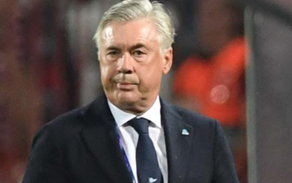 Napoli, la rabbia social dei tifosi: nel mirino Ancelotti, arbitro e Juventus