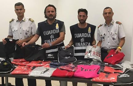 Blitz della Guardia di Finanza: sequestrata a Casoria, Frattamaggiore e Caivano oltre 1 milioni di merce contraffatta