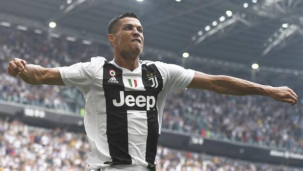La Juventus batte il Sassuolo 2-1 con doppietta di CR7, ma i primi gol del portoghese sono macchiati dallo sputo di Costa