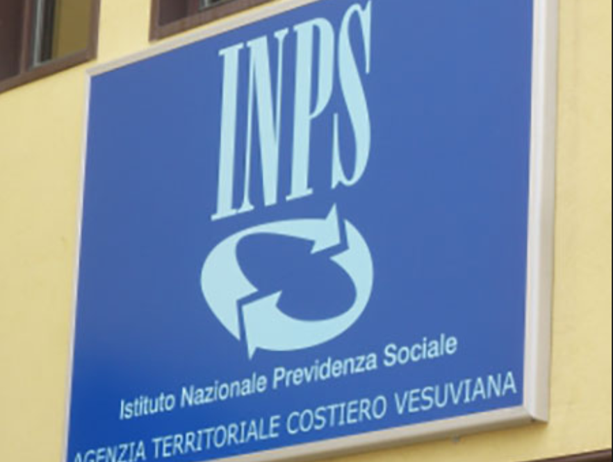 Tenta il suicidio all’ INPS di Portici, trasportato in ospedale: è grave
