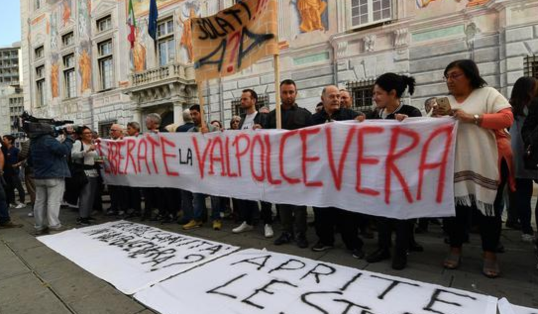 Genova. Protesta in piazza degli sfollati: “Basta, vogliamo impegni seri”