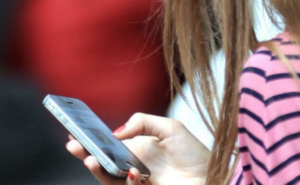 Installa un’app sul cellulare della ex per seguirla: arrestato