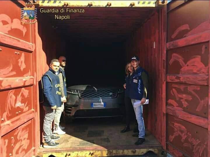 Napoli. Guardia di Finanza sequestra al porto auto di lusso rubate destinate in Africa