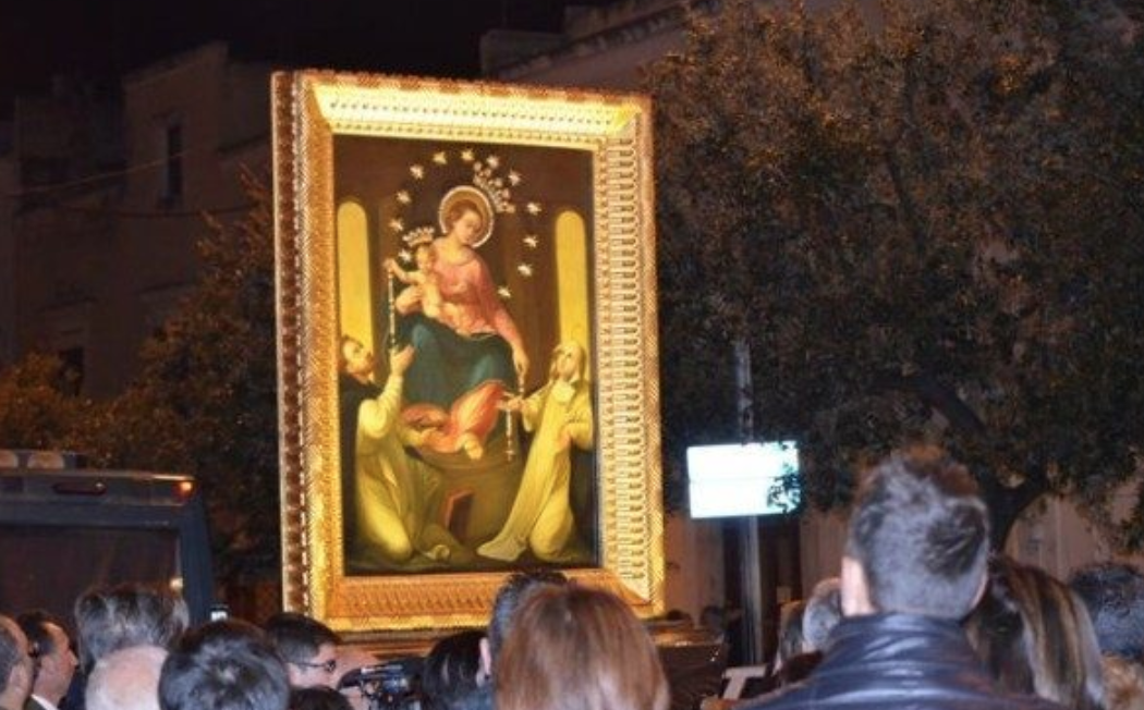 Il quadro della Madonna di Pompei in pellegrinaggio a San Giovanni Rotondo