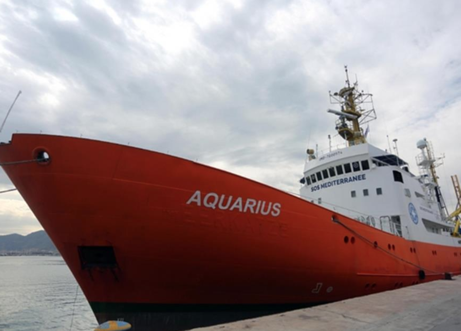 Rifiuti pericolosi smaltiti illegalmente, sequestrata la nave Aquarius