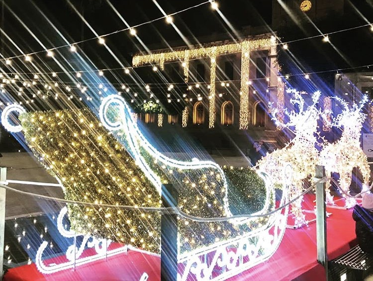Reggio Calabria, il Natale arriva in centro e fa splendere la città