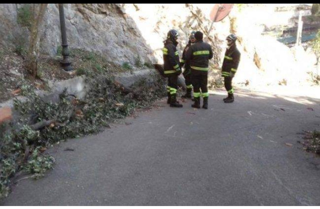 Caduta massi a Furore: statale Amalfitana chiusa al traffico