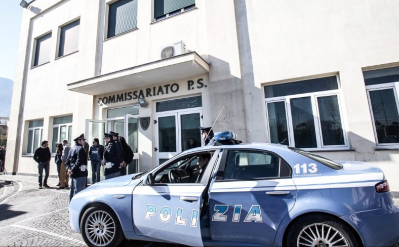 Castellammare. Picchiarono un giovane con un casco per una ragazza: arrestati