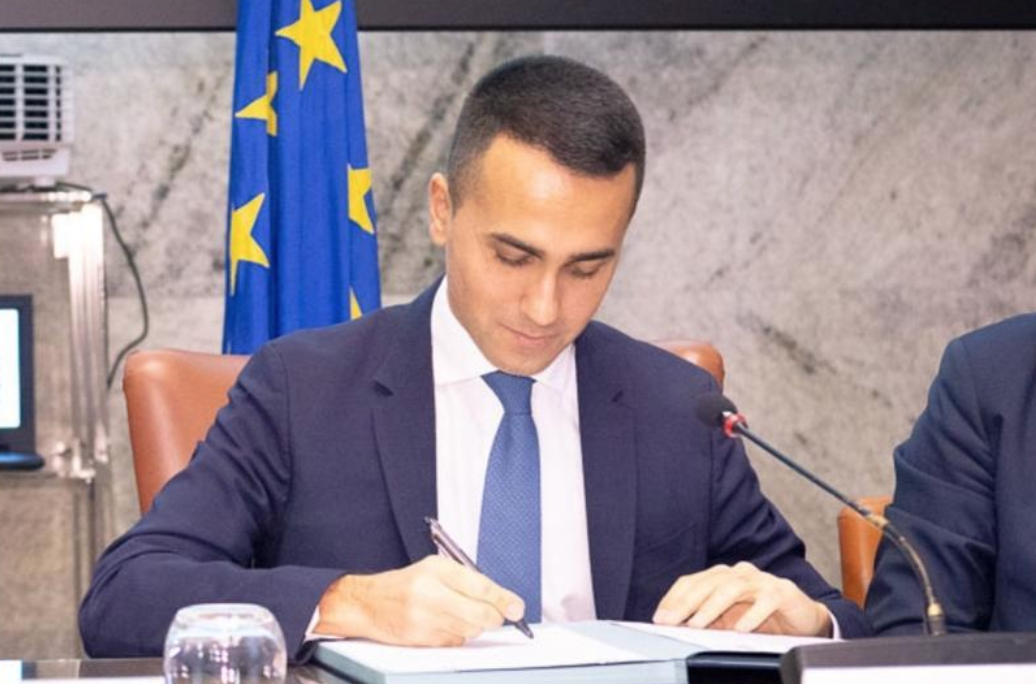 Whirlpool, chiusura stabilimento Napoli. Di Maio: “Lo Stato Italiano si farà rispettare”