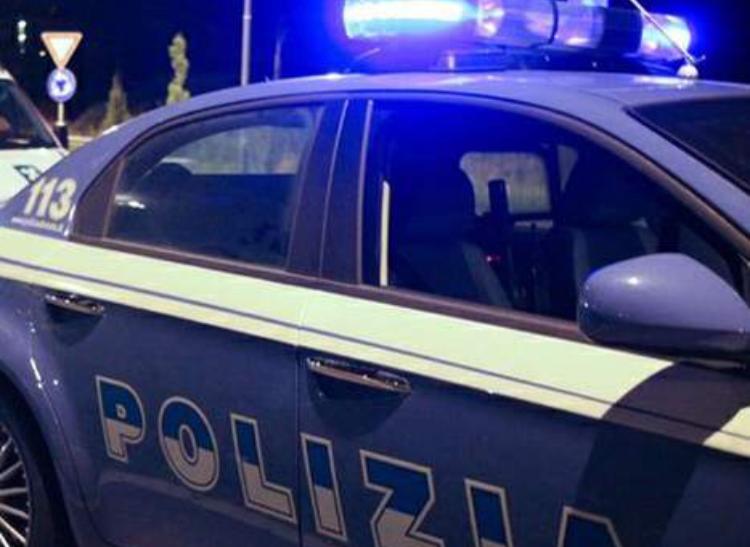 Scoperto mentre ruba in un negozio a Portici: arrestato