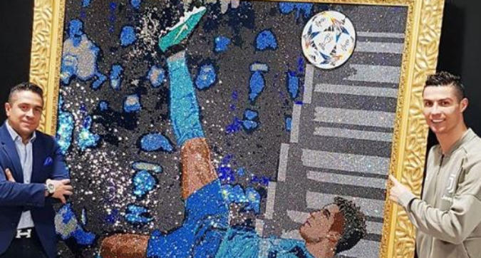 Juventus, la rovesciata di Cristiano Ronaldo a Torino diventa un’opera d’arte