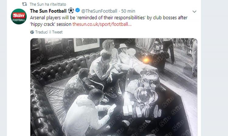 Scandalo Arsenal: calciatori ripresi durante un festino a base di alcool e “hippy crack”