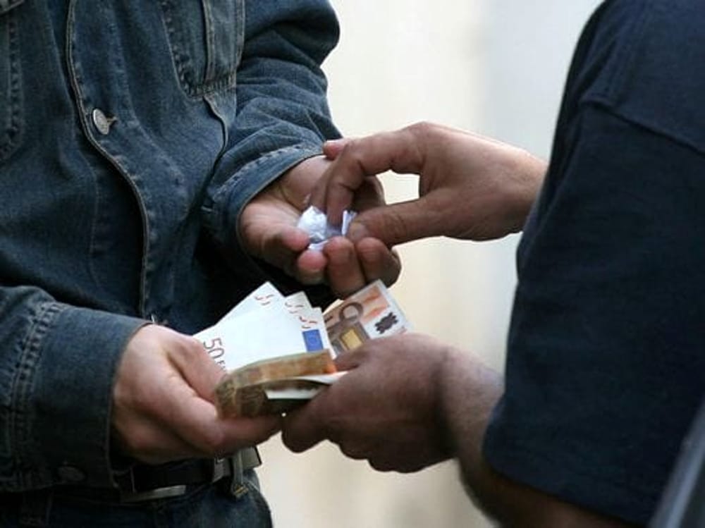 Catanzaro, scoperte due piazze di spaccio: 4 arresti a Nocera Terinese