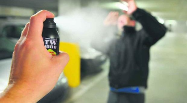 Capodanno, lo spray al peperoncino vietato in molte città: Salvini boccia la decisione