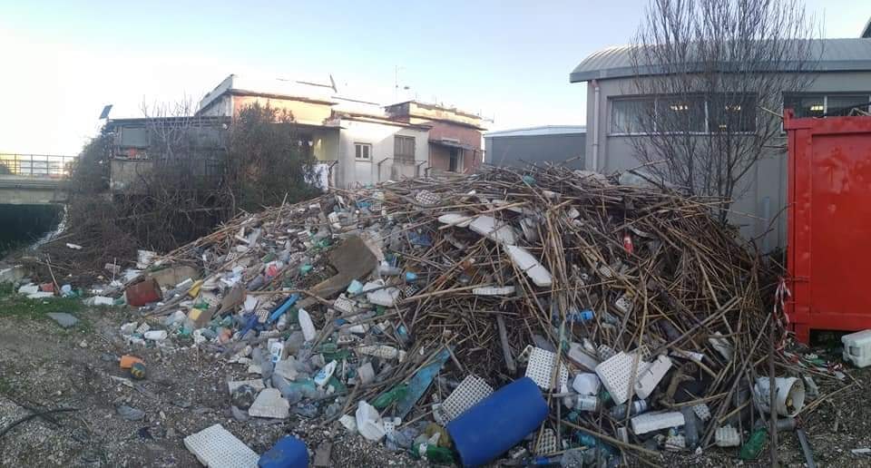 Castellammare. “Rimuovere presto i rifiuti”: Di Lauro e Cuomo M5S scrivono all’Ente Parco del Fiume Sarno