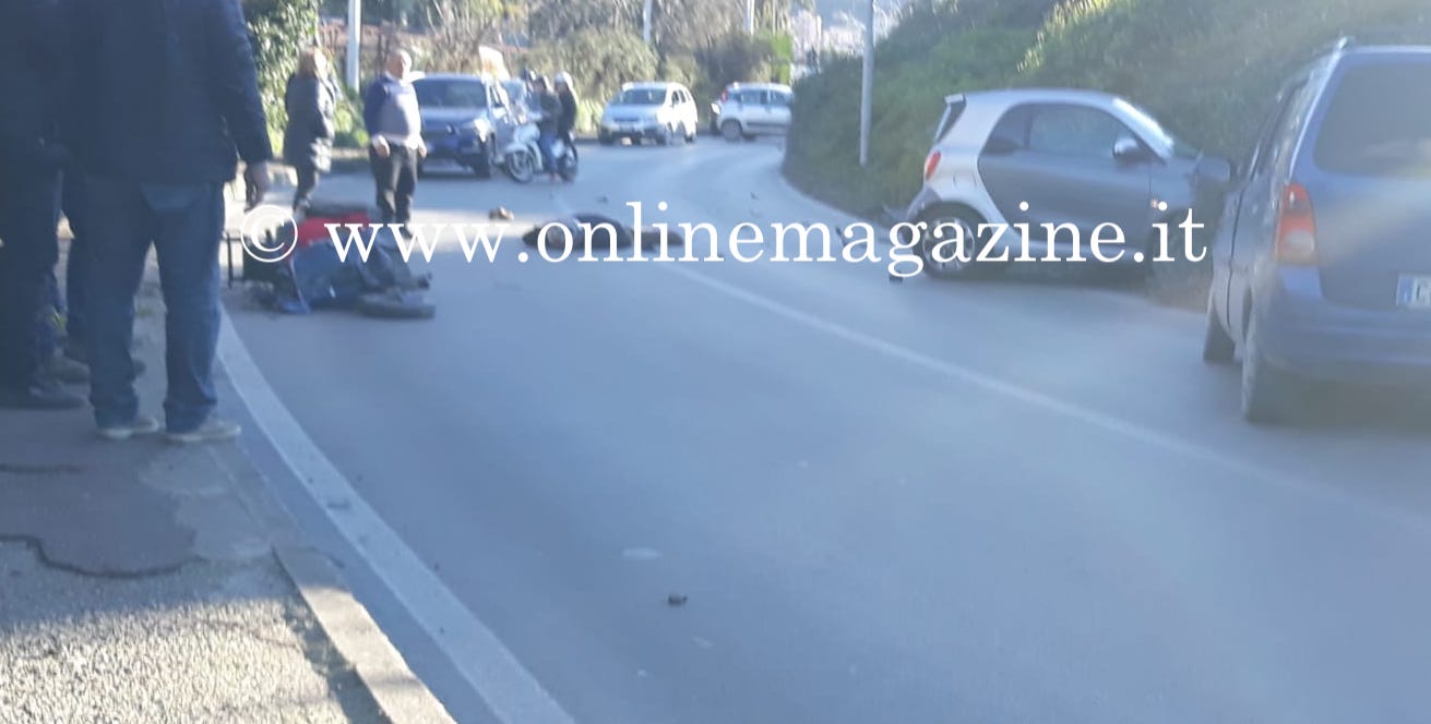 Castellammare. Scontro tra moto e due auto a Varano: un ferito grave (FOTO)
