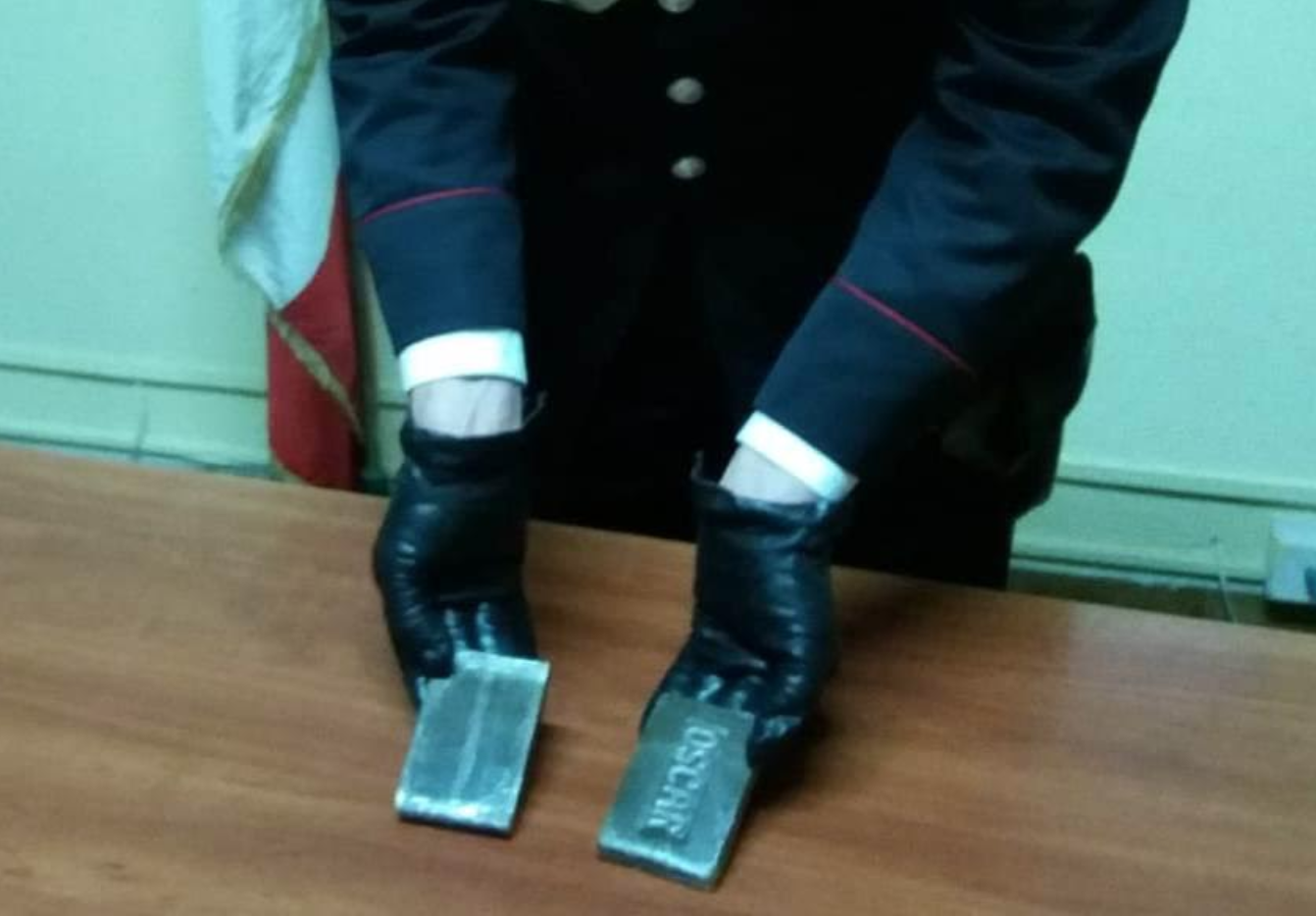 Ercolano, 200 grammi di hashish nel giubbotto; carabinieri arrestano un 44enne