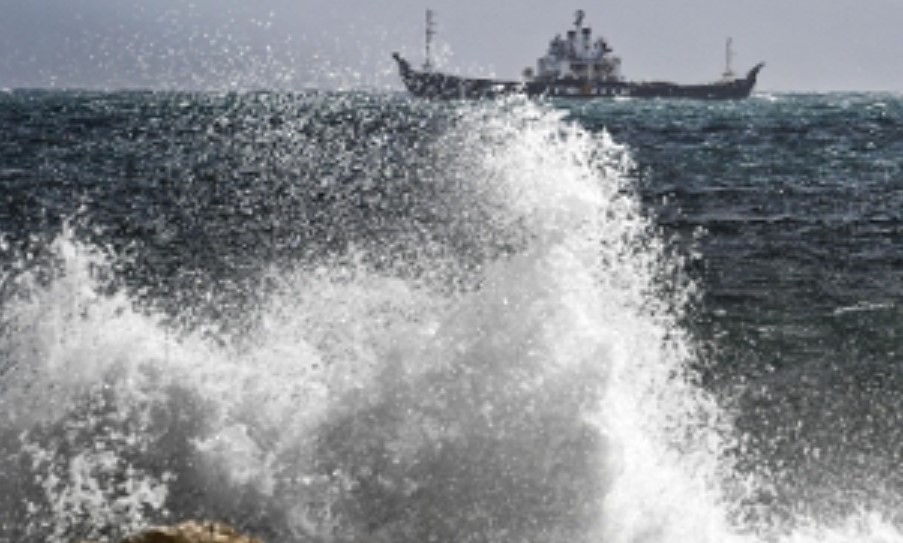Ischia. Due navi si scontrano nel porto a causa del forte vento
