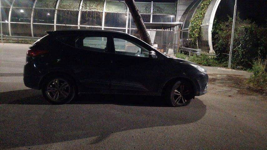 Ritorsioni al San Giovanni Bosco: ruote bucate alle auto dei dipendenti nel parcheggio sottratto agli abusivi