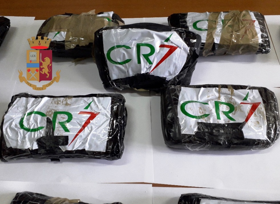Scoperto con droga targata CR7: arrestato corriere nel napoletano